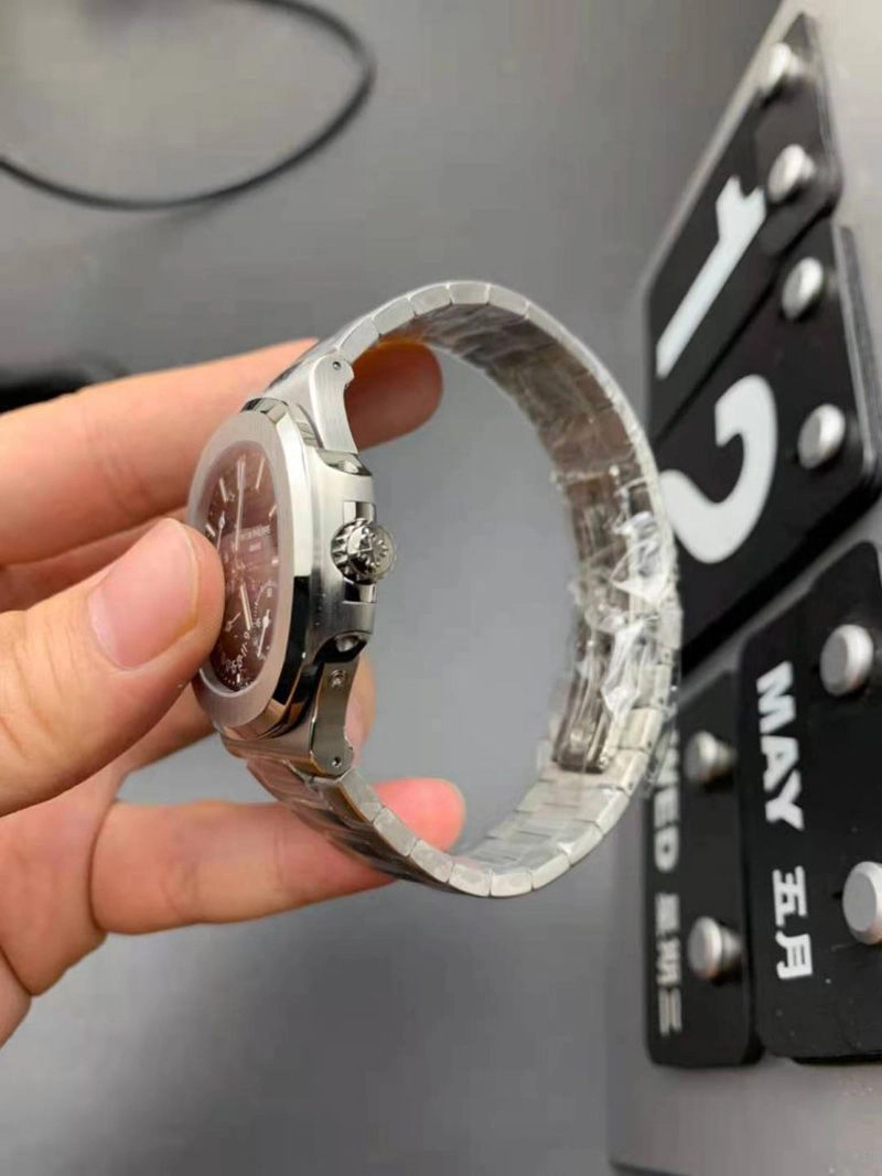 Реплика Patek Philippe MoonPhase 5712 Крона