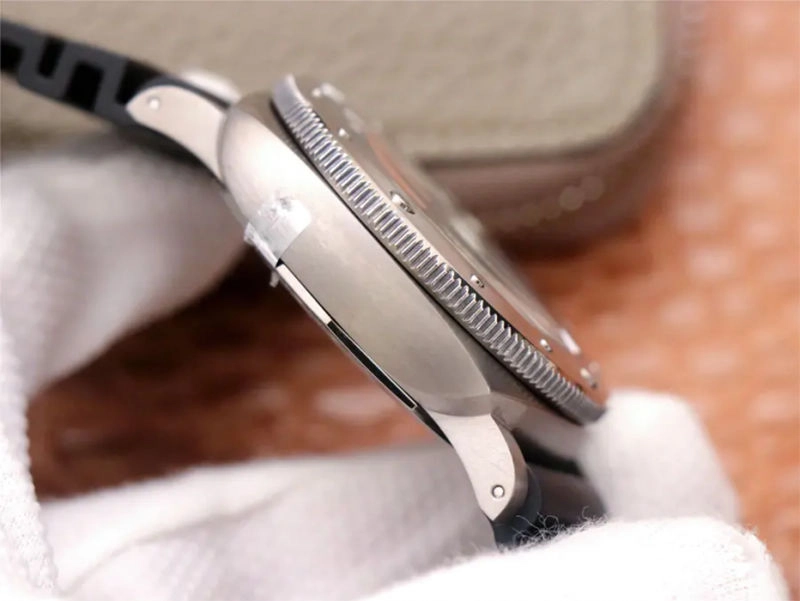 Реплика Panerai BMG-TECH PAM 692