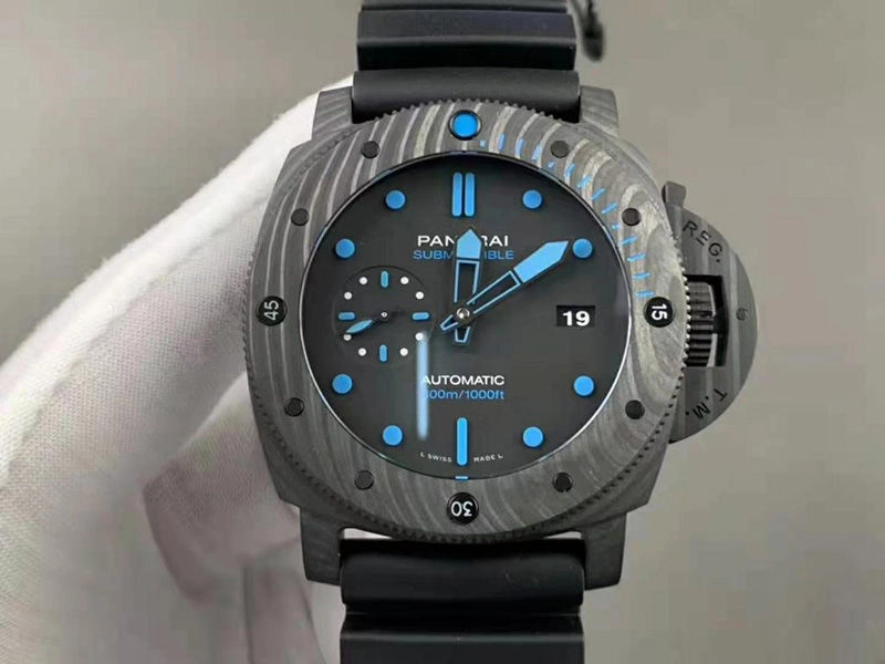 Реплика часов Panerai Submersible Carbotech PAM1616