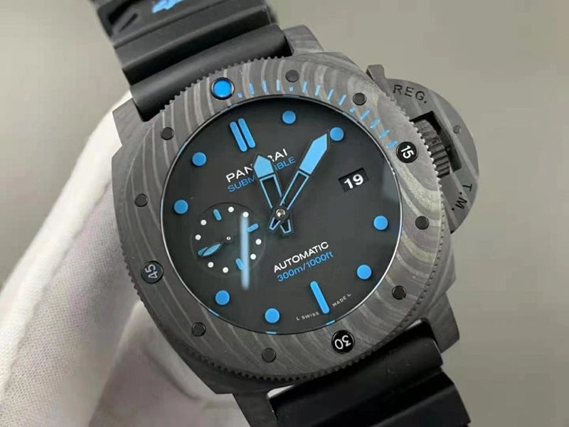Реплика часов Panerai Submersible Carbotech PAM1616