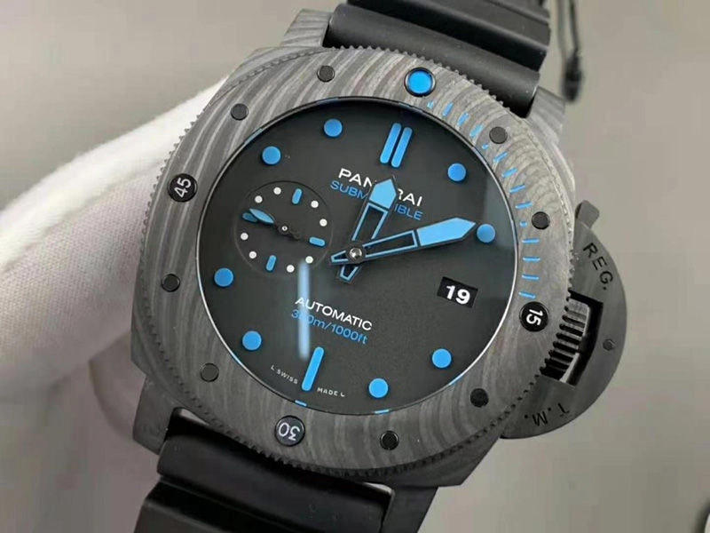 Реплика часов Panerai Submersible Carbotech PAM1616