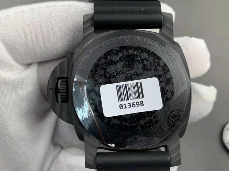 Реплика часов Panerai Submersible Carbotech PAM1616