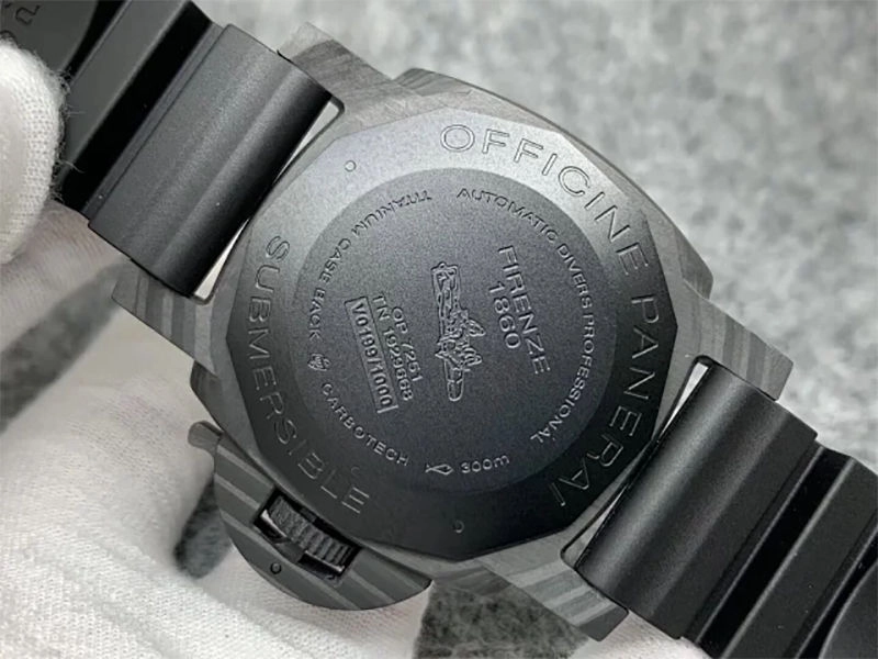 Реплика часов Panerai Submersible Carbotech PAM960