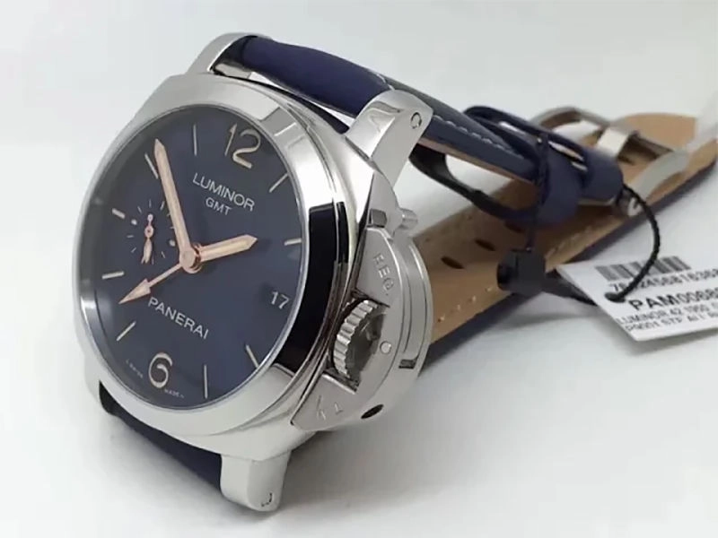 Реплика часов Panerai Luminor GMT PAM688