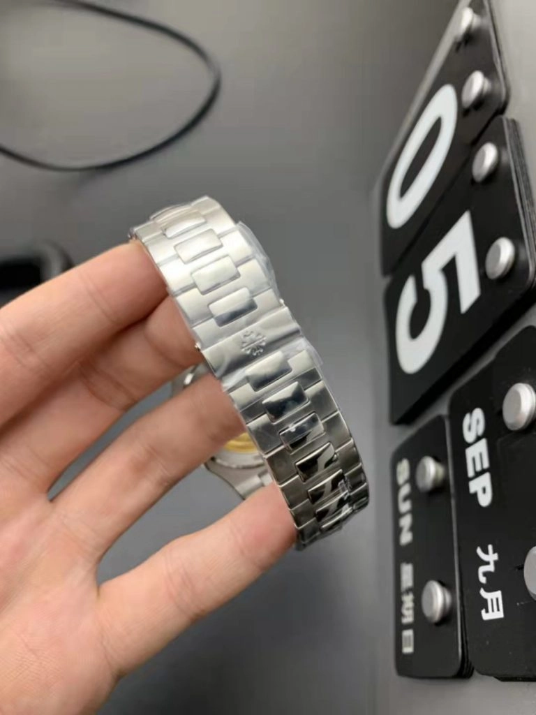 Реплика Patek Philippe Green Nautilus 5711