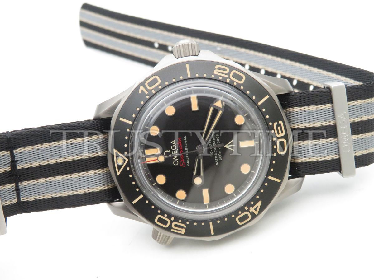 Копия часов Omega Seamaster Diver 300m Co Axial Master Chronometer «007 Edition» 42mm 210.92.42.20.01.001 Арт.OM-0802