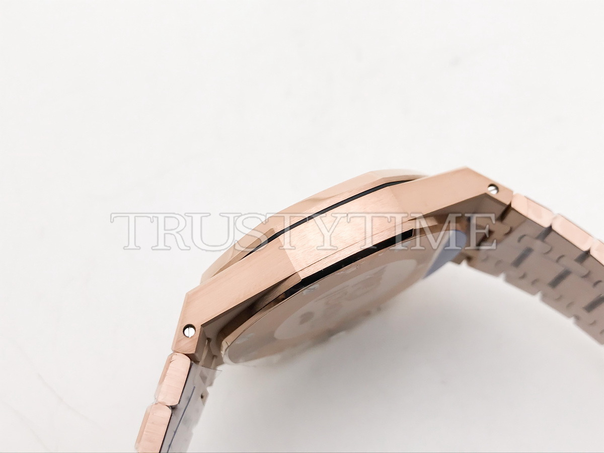 Копия часов Audemars Piguet Royal Oak Selfwinding Chronograph 26331OR.OO.1220OR.01