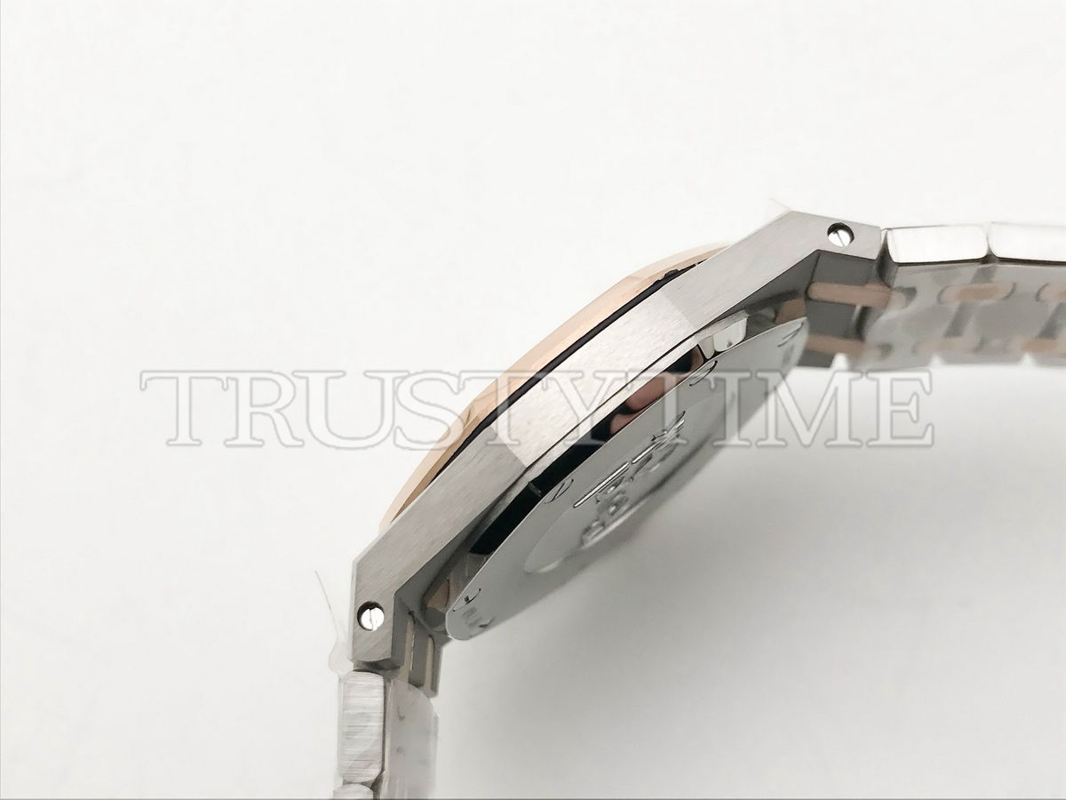 Копия часов Audemars Piguet Royal Oak Ladies 33mm 67650SR.OO.1261SR.01